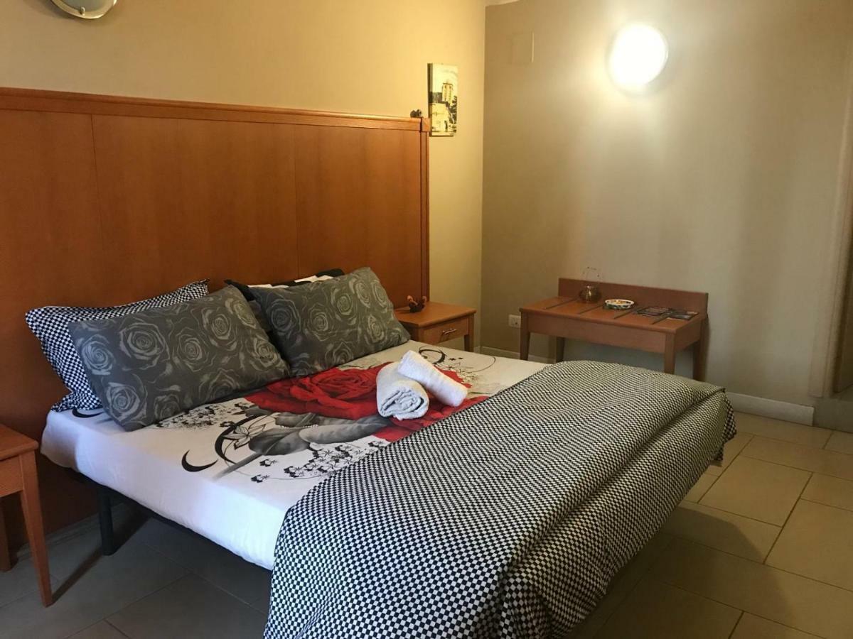 Bastiano'S Rooms Catania Exterior photo